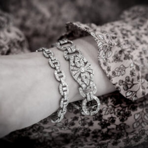 Art-Deco-Era-Bracelet-Styles_Walton_s_a928b3ae-fe04-4db3-a453-1049e69491e7[1]