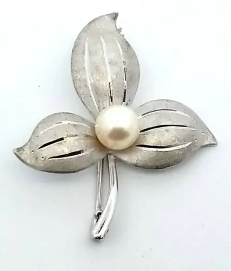 Vintage Sterling Silver 6.74MM Wide Cultured Pearl, Pin/Brooch 4.6 Grams